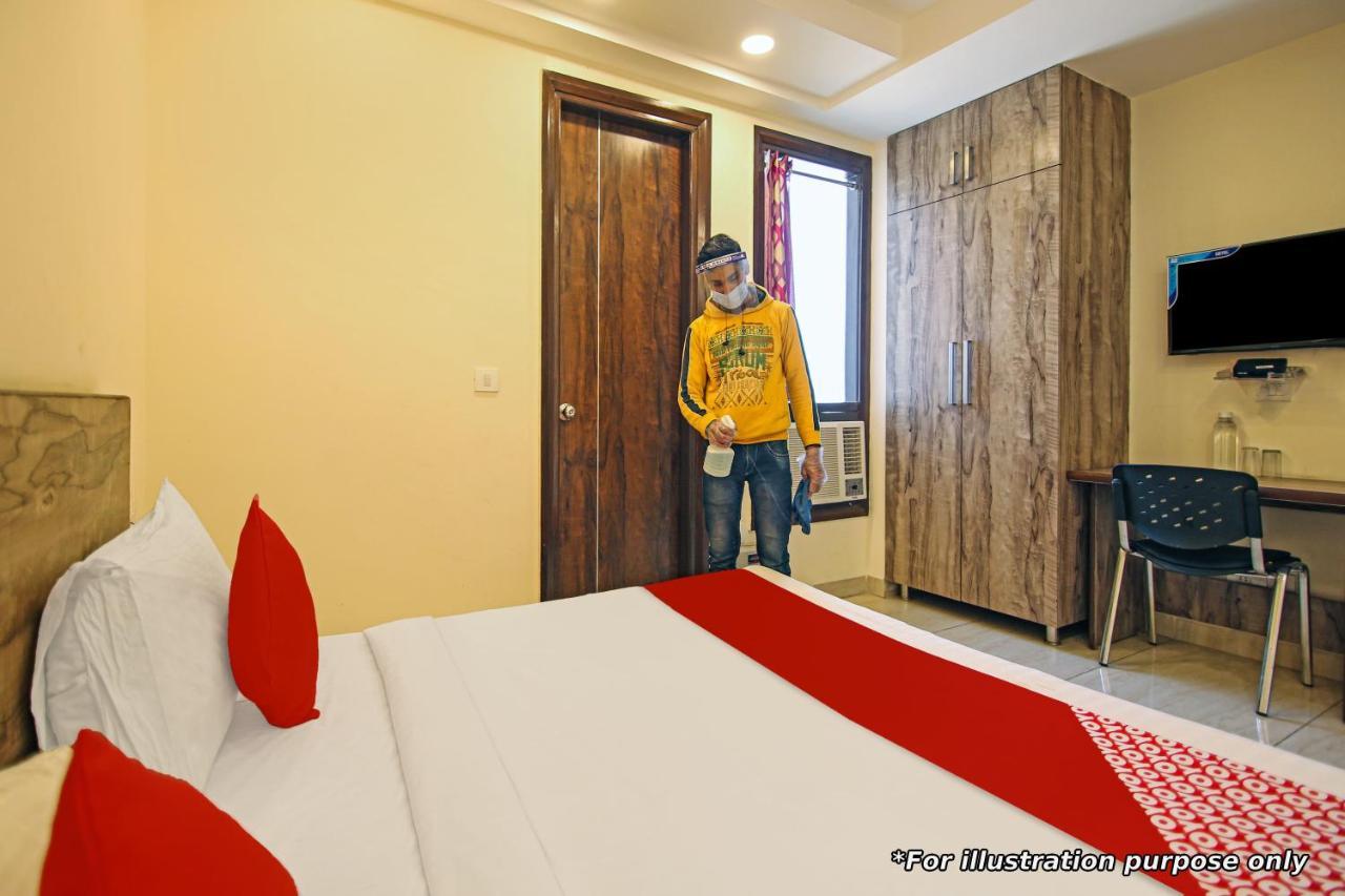 Super Hotel O Hotel Gold Star Νέο Δελχί Εξωτερικό φωτογραφία