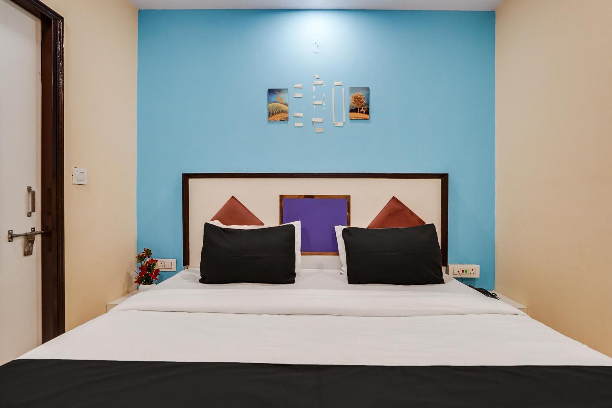 Super Hotel O Hotel Gold Star Νέο Δελχί Εξωτερικό φωτογραφία