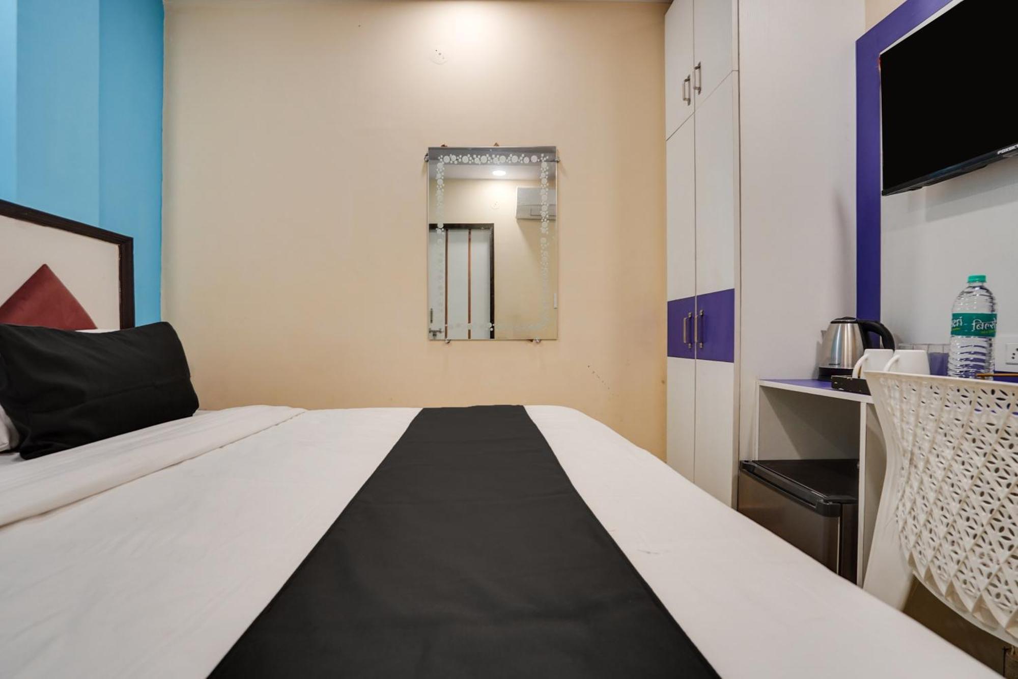 Super Hotel O Hotel Gold Star Νέο Δελχί Εξωτερικό φωτογραφία