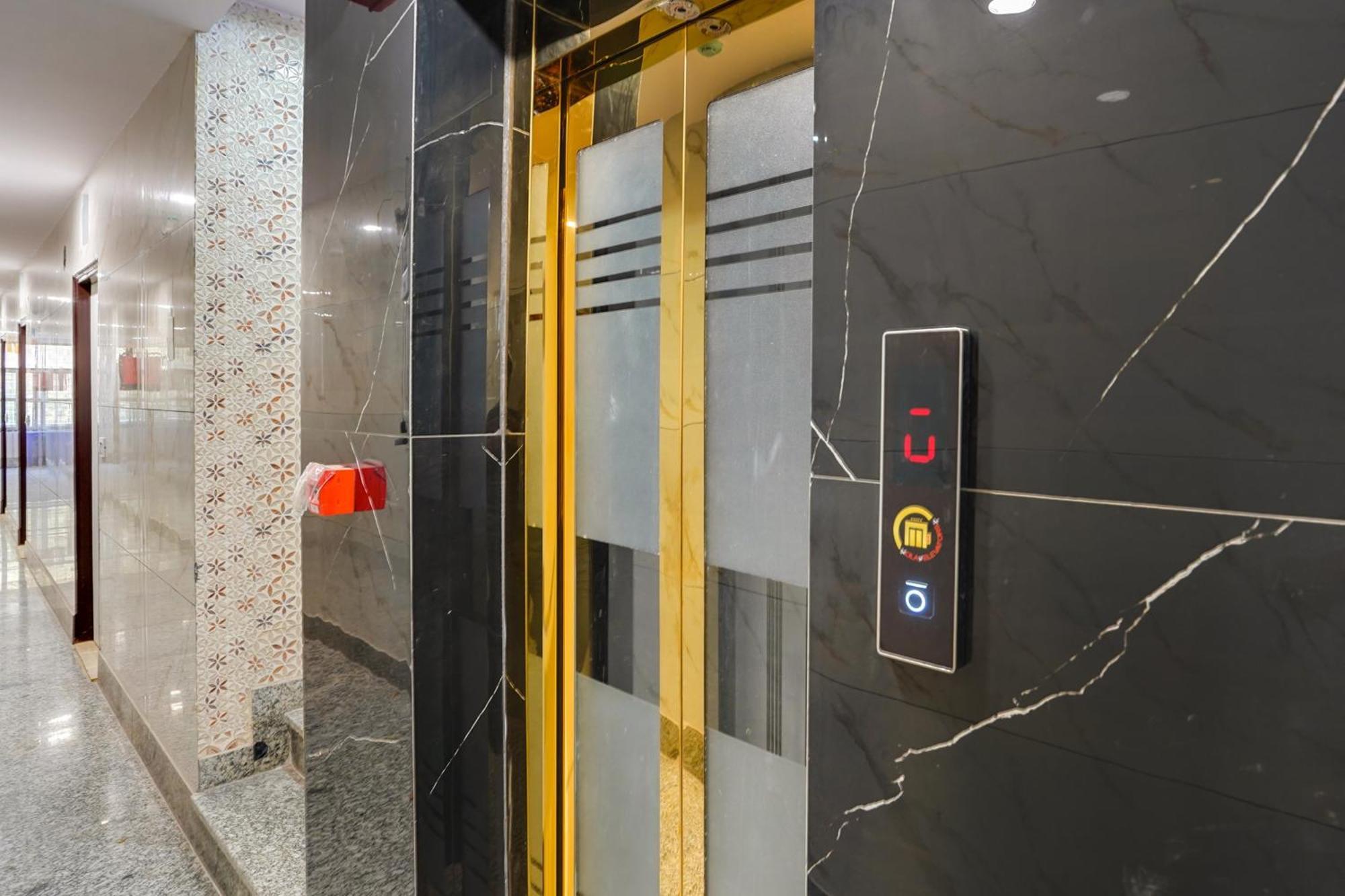 Super Hotel O Hotel Gold Star Νέο Δελχί Εξωτερικό φωτογραφία
