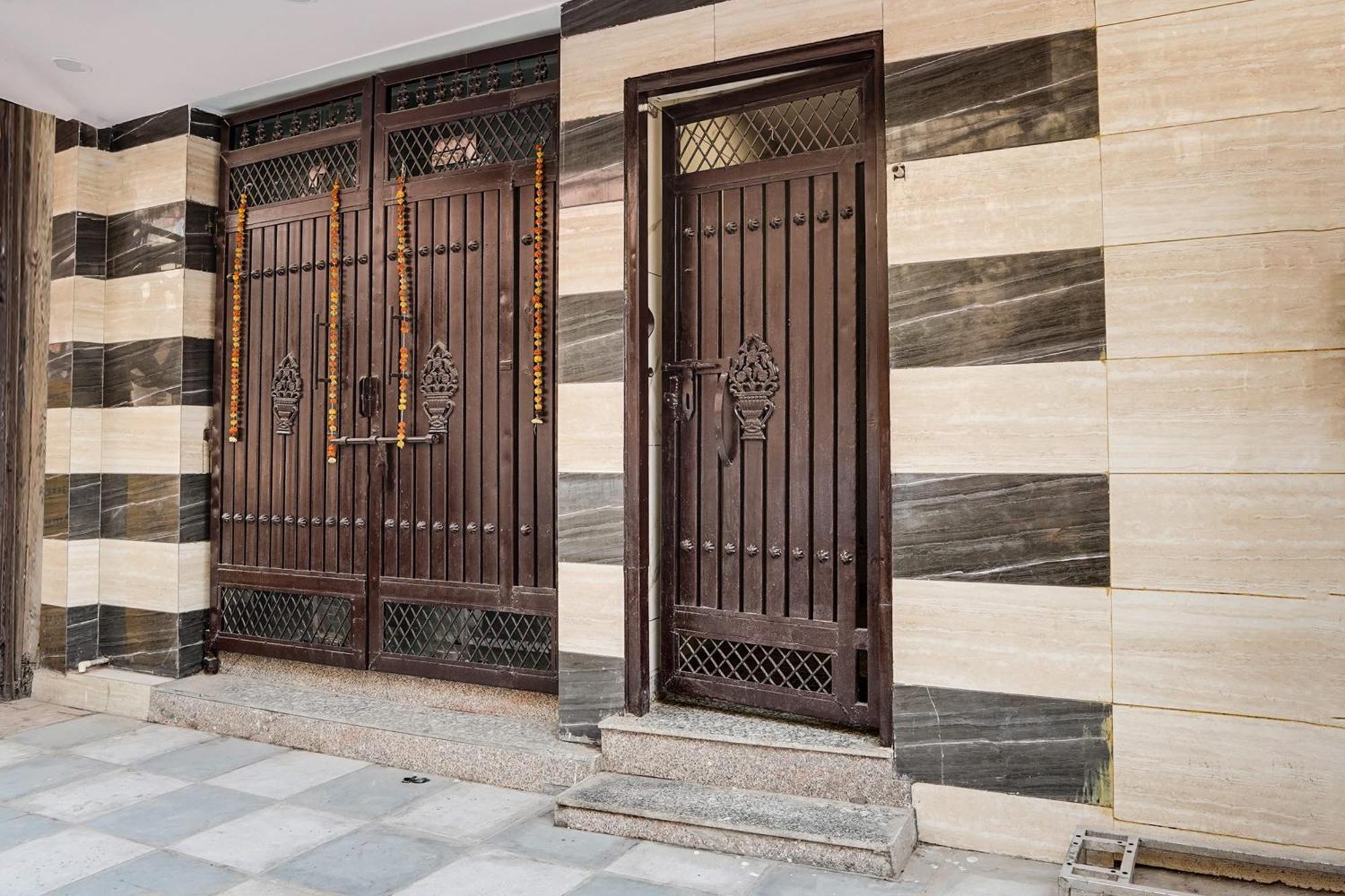 Super Hotel O Hotel Gold Star Νέο Δελχί Εξωτερικό φωτογραφία